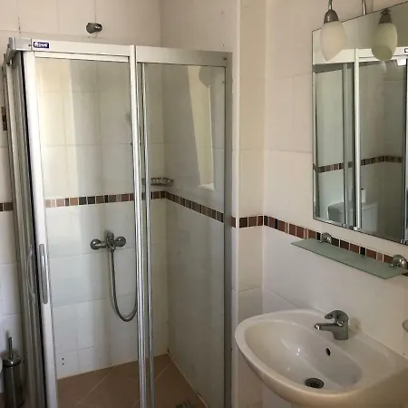 Ozzie Villa Milas