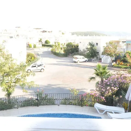 Ozzie Villa Milas