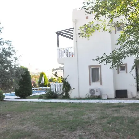 Ozzie Villa Milas