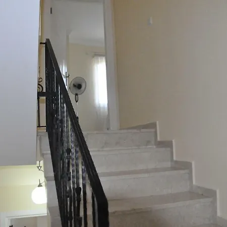 Ozzie Villa