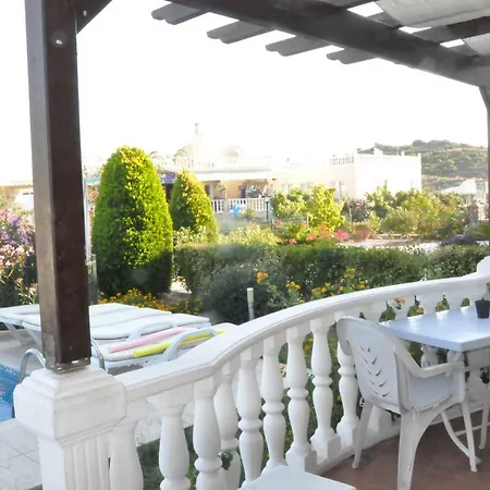 Ozzie Villa Milas